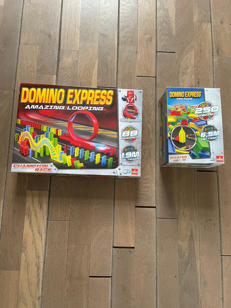 Complete domino set., Vijf spelers of meer, Ophalen of Verzenden, Zo goed als nieuw, Reisspel