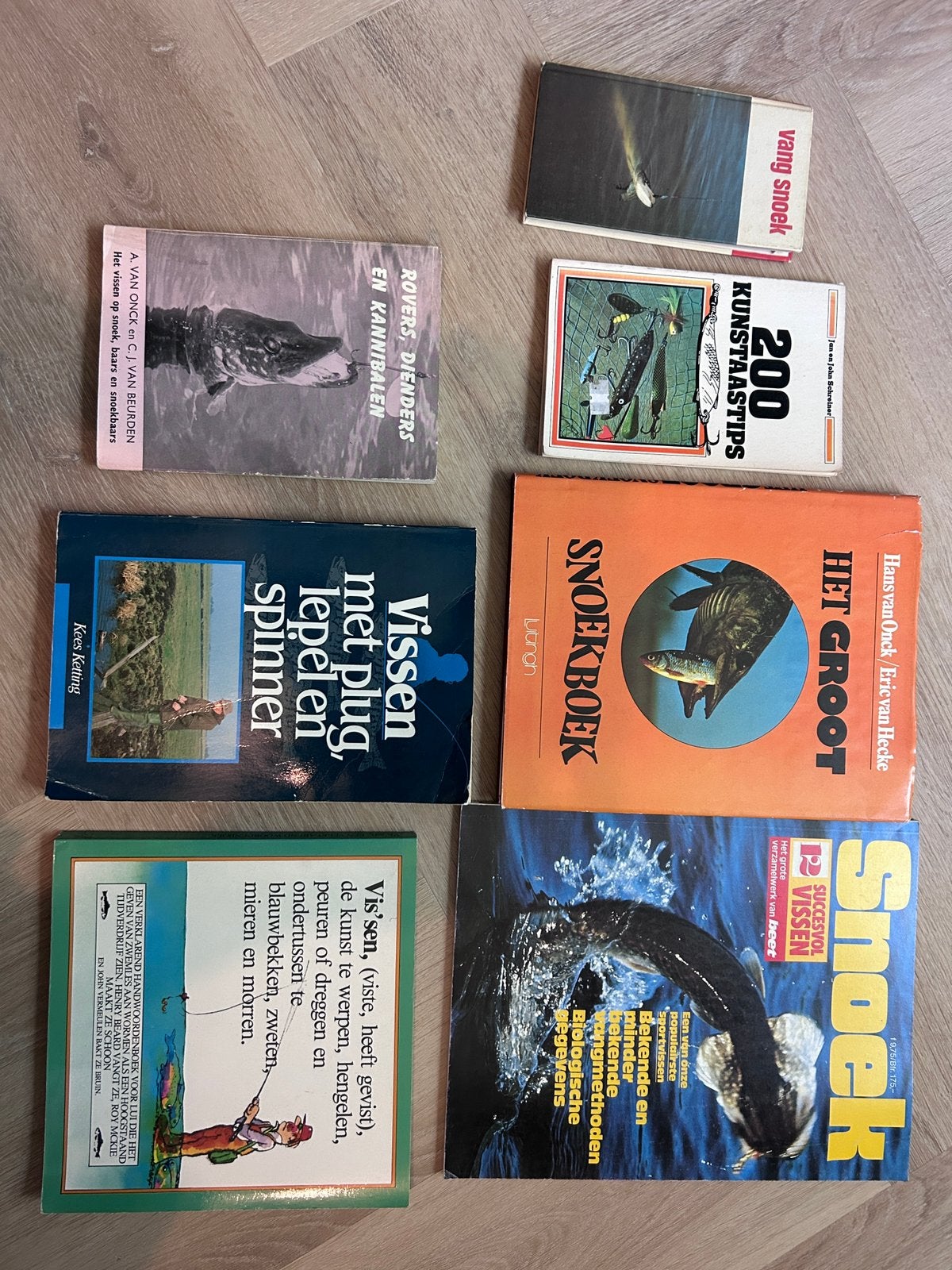 Snoek vissen 7 boeken als leuk naslagwerk, Ophalen of Verzenden, Gelezen