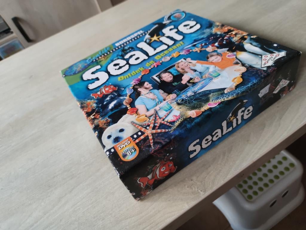 SeaLife Bordspel: Ontdek de Oceaan! (met DVD), Ophalen of Verzenden, Drie of vier spelers, Info@identitygames.nl, Postbus 100, 2400 AC Alphen aan den Rijn, Nederland