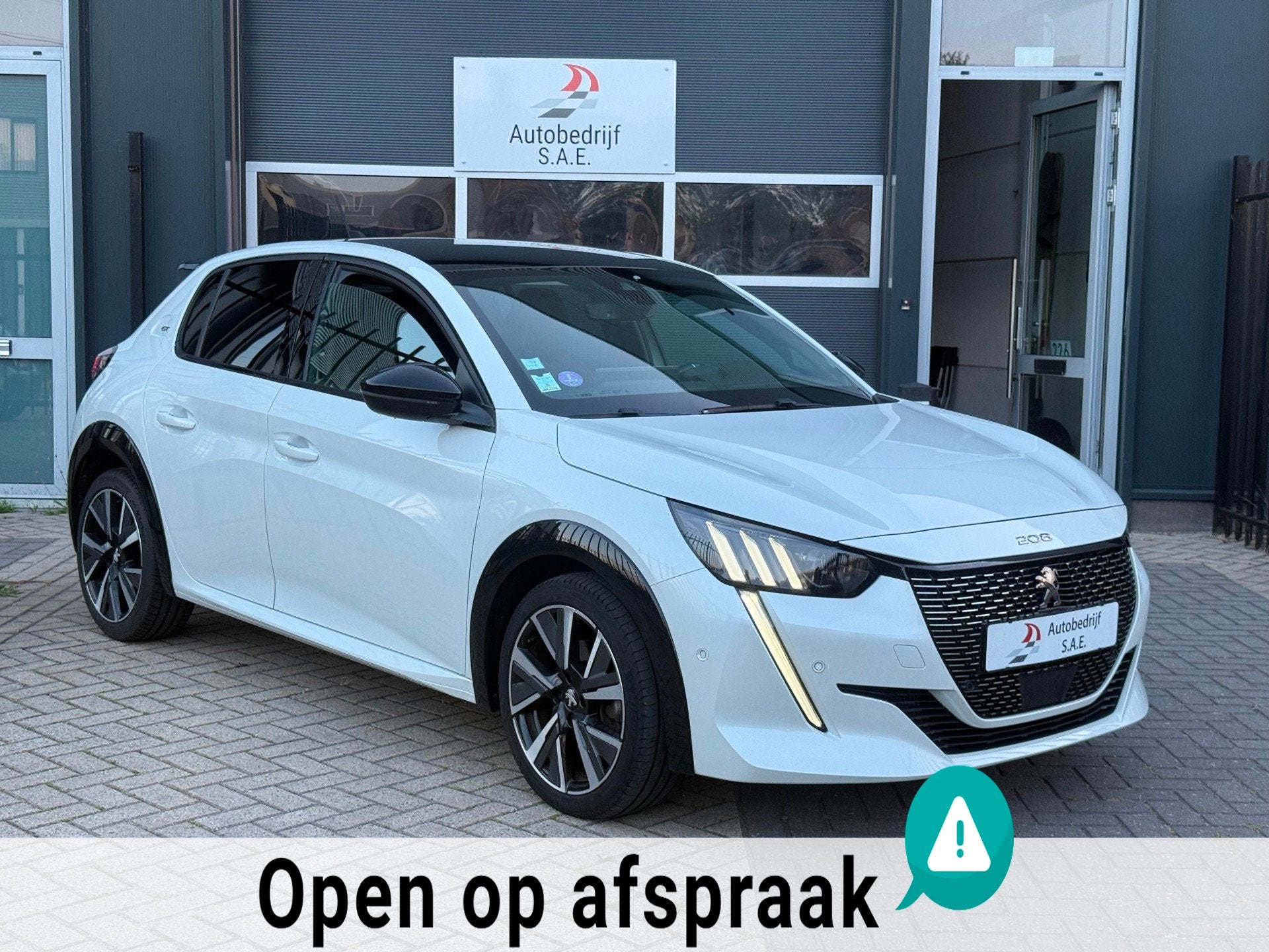 Peugeot 208 1.2 PureTech GT-Line CARPLAY COCKPIT CAMERA AUTO, Auto's, Peugeot, Dealer onderhouden, 101 pk, Gebruikt, Euro 6