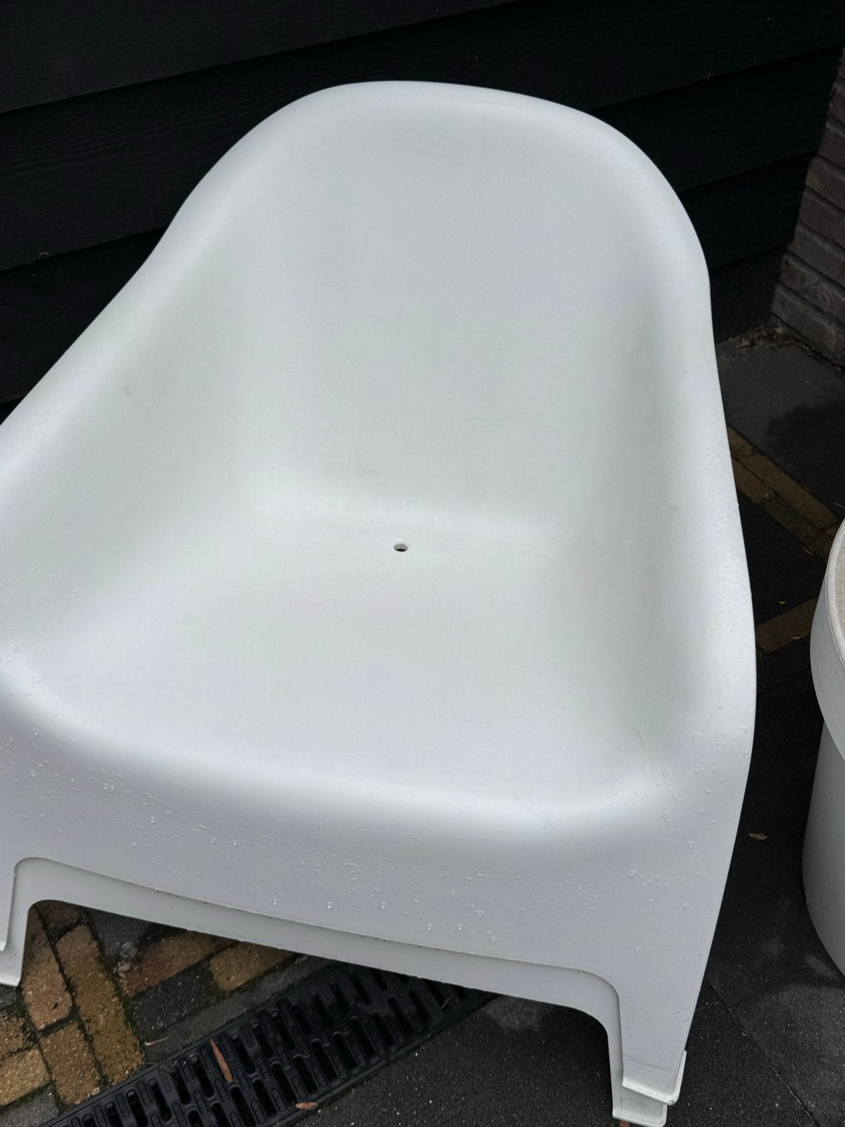 2x IKEA SKARPÖ Fauteuil - Wit kunststof buitenstoel, Ophalen, Zo goed als nieuw, Kunststof