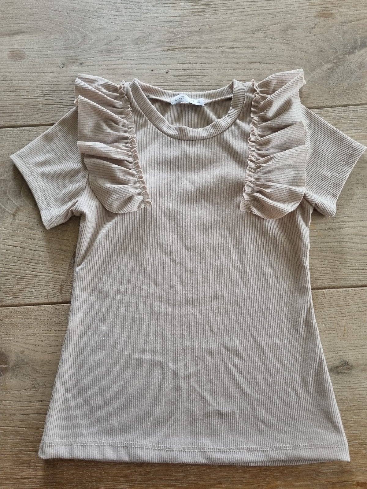 Mooi beige T-shirt met ruches maat 152, Kinderen en Baby's, Kinderkleding | Maat 152, Meisje, Ophalen of Verzenden, Zo goed als nieuw