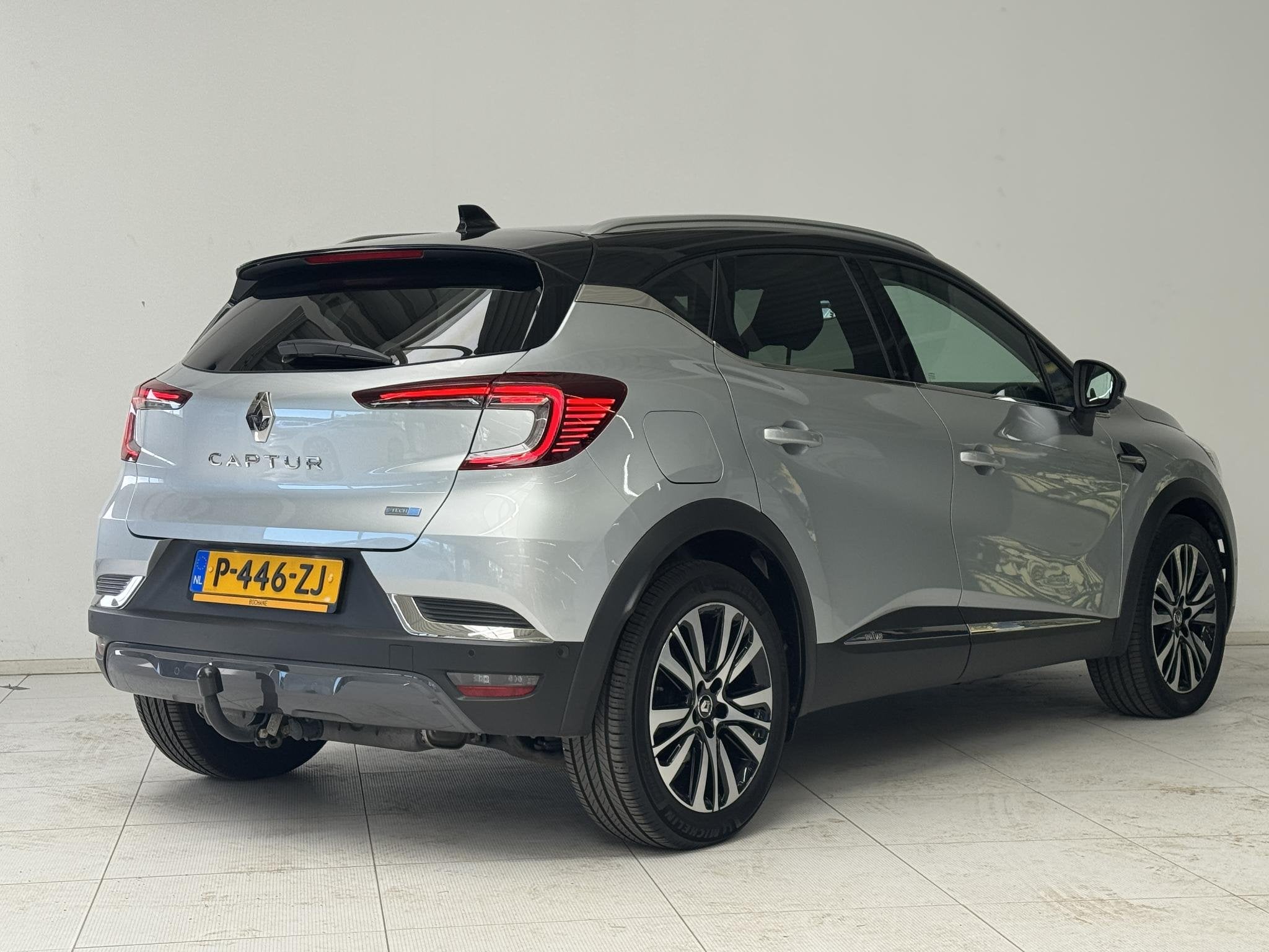 Renault Captur 1.6 E-Tech Plug-in Hybrid 160 Initiale Paris, Auto's, Gebruikt, 4 cilinders, Met garantie (alle), Hybride Elektrisch/Benzine