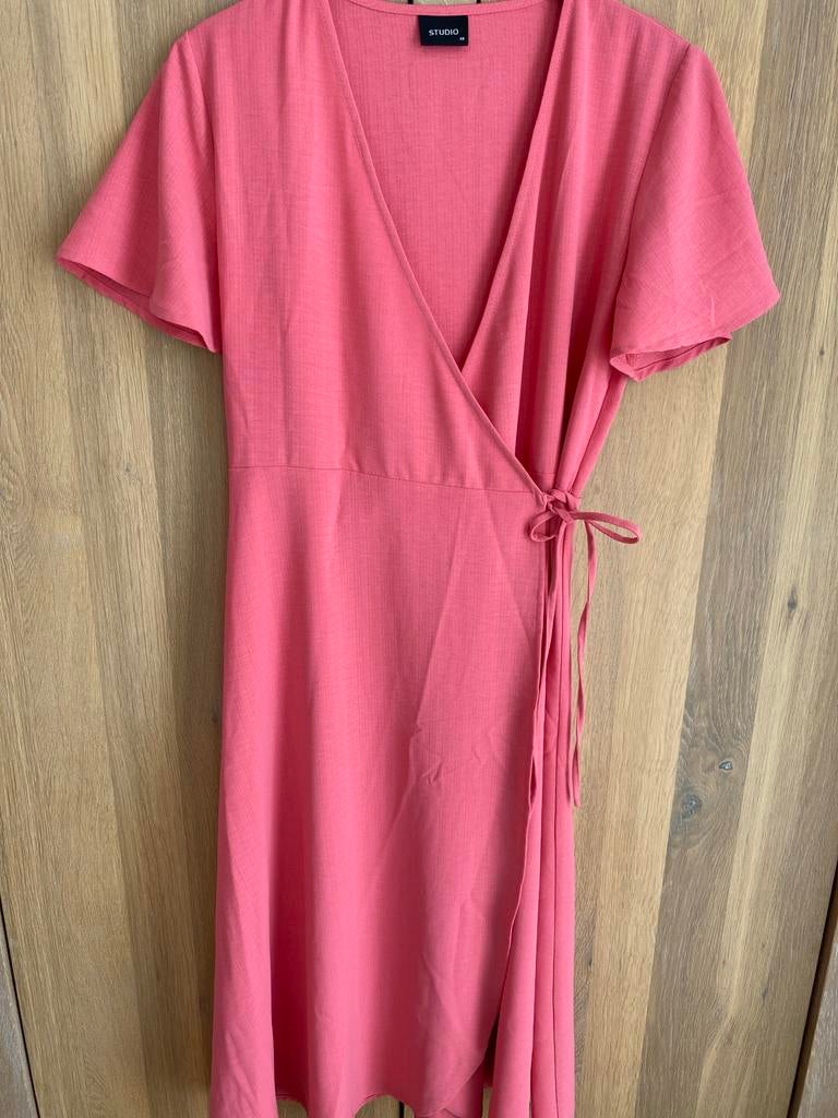 Studio roze overslagjurk maat XS, Ophalen, Zo goed als nieuw, Roze, Maat 34 (XS) of kleiner