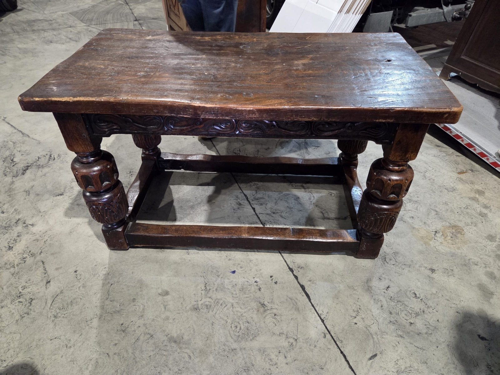 Zware massief eiken kloostertafel met houtsnijwerk, Ophalen