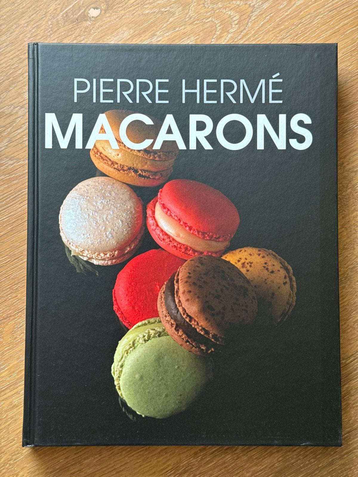 Pierre Hermé Macarons Kookboek - Zo goed als nieuw, Boeken, Kookboeken, Ophalen of Verzenden, Zo goed als nieuw, Frankrijk, Taart, Gebak en Desserts