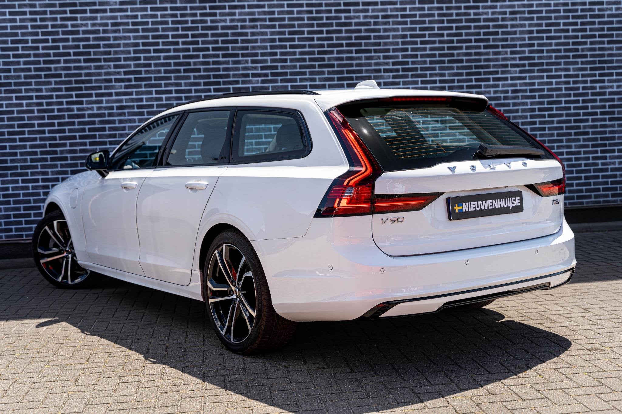 Volvo V90 2.0 T8 Plug-in Hybrid AWD Ultra Dark | PHEV | Trek, Auto's, Euro 6, 4 cilinders, 180 min, Wit