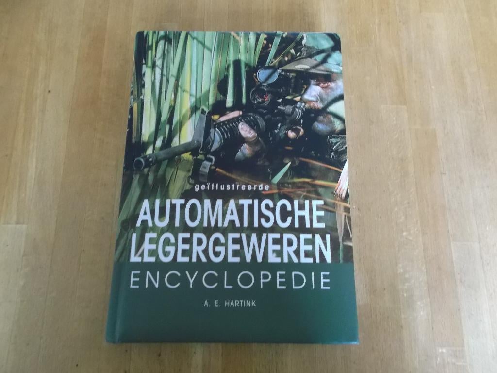 VUURWAPENS, AUTOMATISCH, BOEK, Verzamelen, Verzenden, Landmacht, Overige gebieden, Boek of Tijdschrift