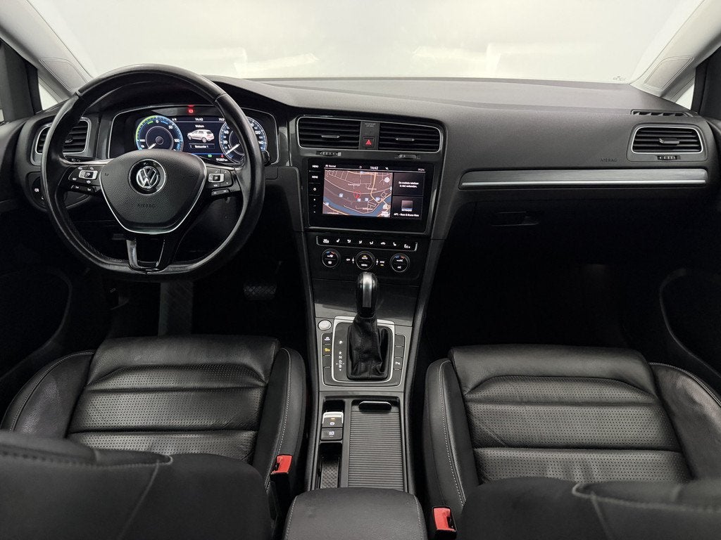 Volkswagen e-Golf E-DITION Leder, Camera, Navi, Virtual desk, Auto's, Volkswagen, 136 pk, Gebruikt, Zilver of Grijs, 1515 kg