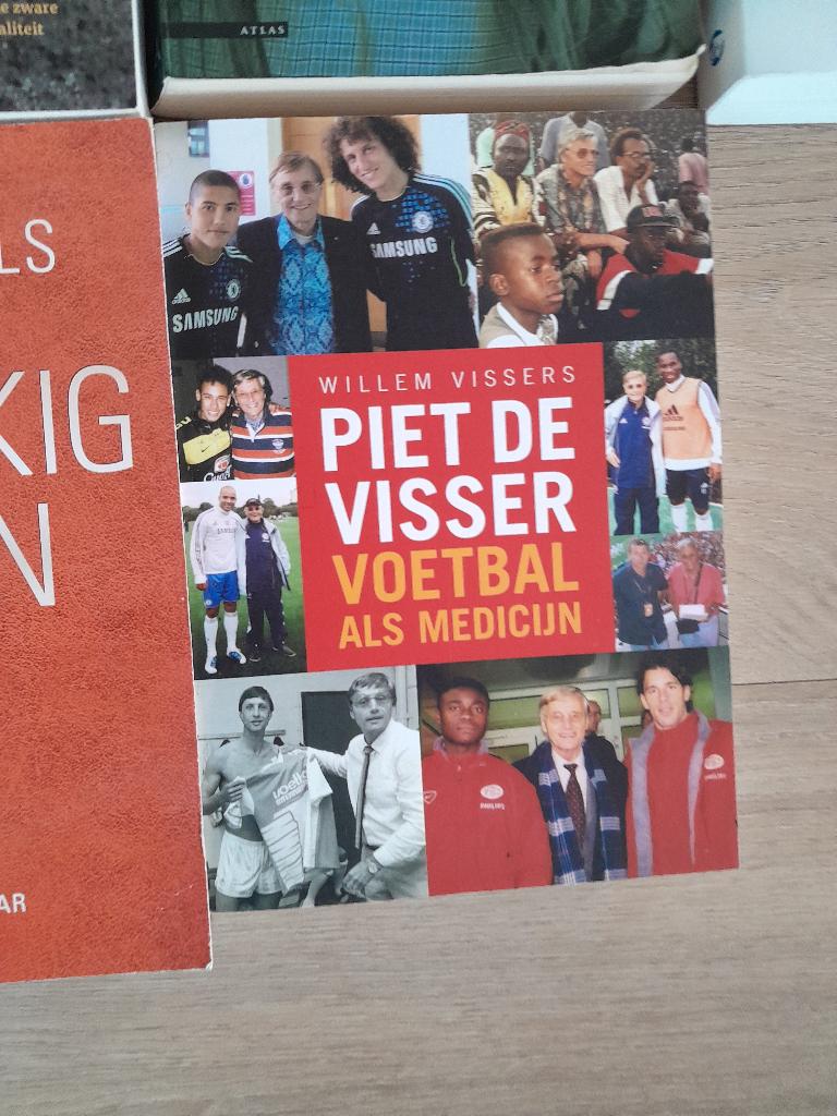 Vissers Willem : Piet de Visser voetbal als medicijn, Ophalen of Verzenden, Zo goed als nieuw, Vissers Willem, Sport