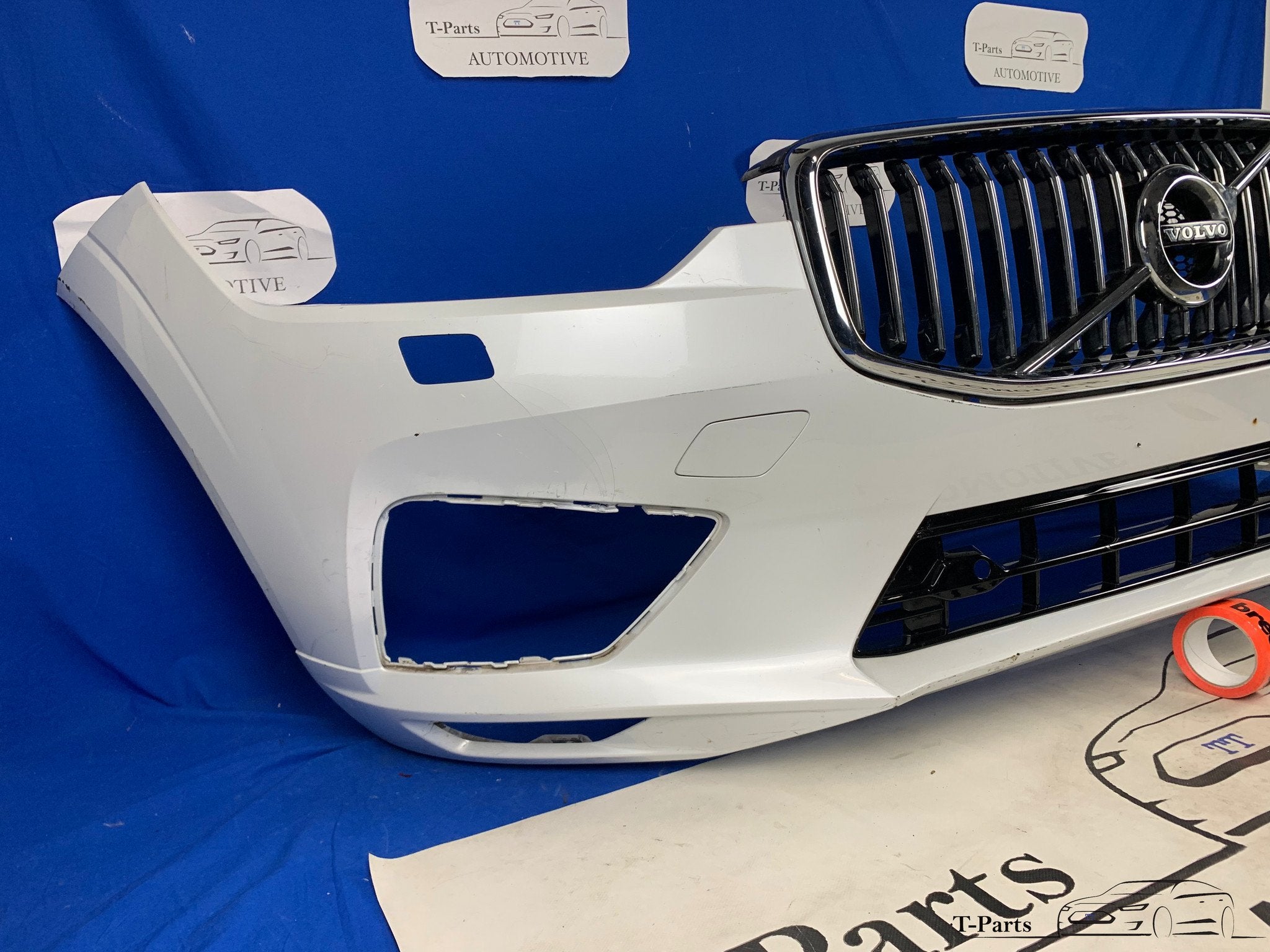 volvo XC60 voorbumper bumper grille xc 60 rooster, Gebruikt, Gunnar Engellaus vag 8
405 31  Gothenburg, SE, Info@volvocars.com