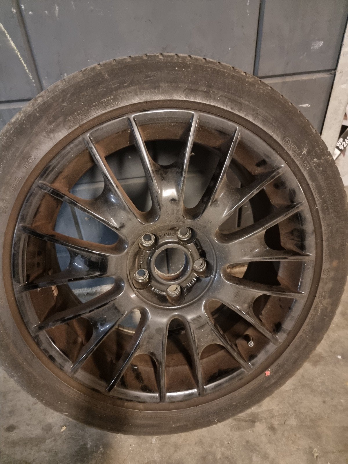 Tiguan  Gebruikte Band en Velg - 235/45R18, Auto-onderdelen, Ophalen, Gebruikt
