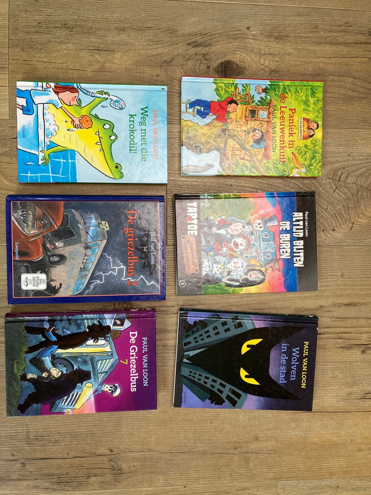 6 boeken van Paul van Loon - Griezelbus, Dolfje Weerwolfje, Boeken, Ophalen of Verzenden, Zo goed als nieuw