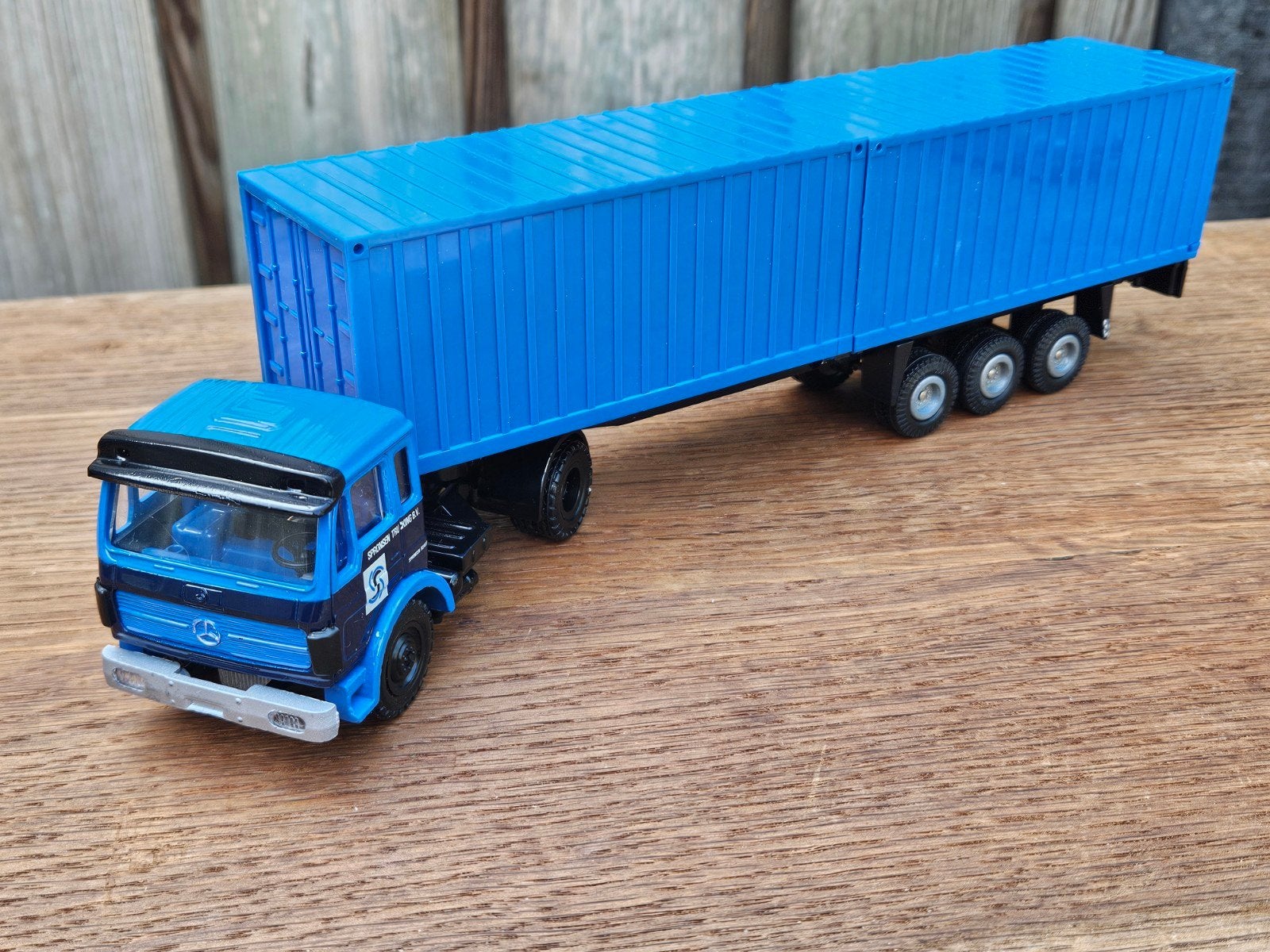 NZG / Tekno Mercedes Spronsen containers 1:50, Ophalen of Verzenden, Zo goed als nieuw, Bus of Vrachtwagen, Tekno