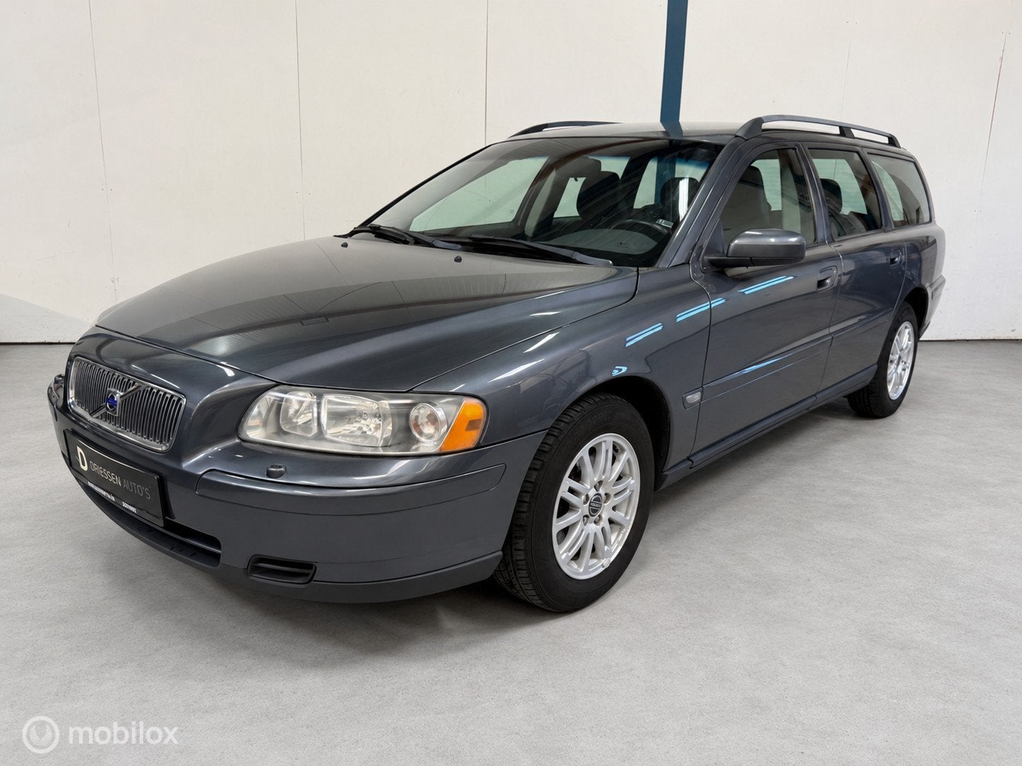 Volvo V70 2.4 Kinetic YOUNGTIMER, Voorwielaandrijving, Gebruikt, Zilver of Grijs, 5 cilinders
