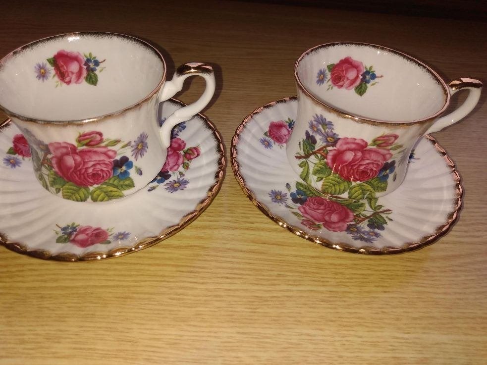 Twee kop en schotels Royal Stafford, Huis en Inrichting, Keuken | Servies, Overige materialen, Ophalen of Verzenden, Zo goed als nieuw