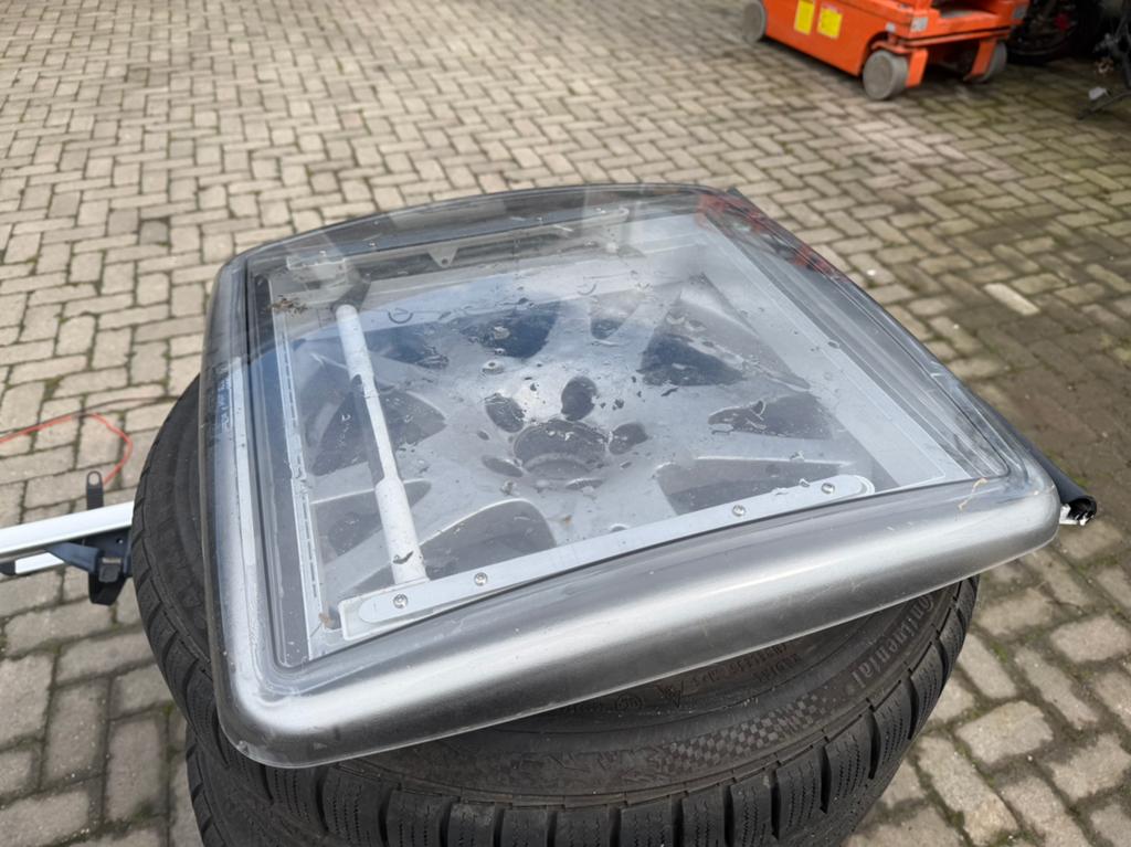 Helder dakluik roofstar 40x40 compleet. Verduistering, Ophalen of Verzenden, Zo goed als nieuw