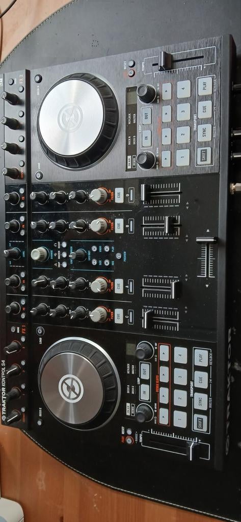DJ Traktor Kontrol S4 - Complete DJ-controller, Muziek en Instrumenten, Ophalen, Gebruikt, Dj-set, Overige merken