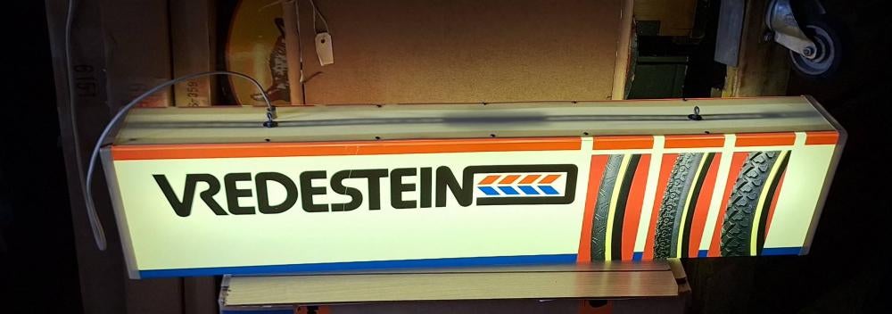 Vintage Vredestein banden lichtbak, lichtreclame, reclame., Verzamelen, Ophalen, Gebruikt, ., Lichtbak of (neon) lamp