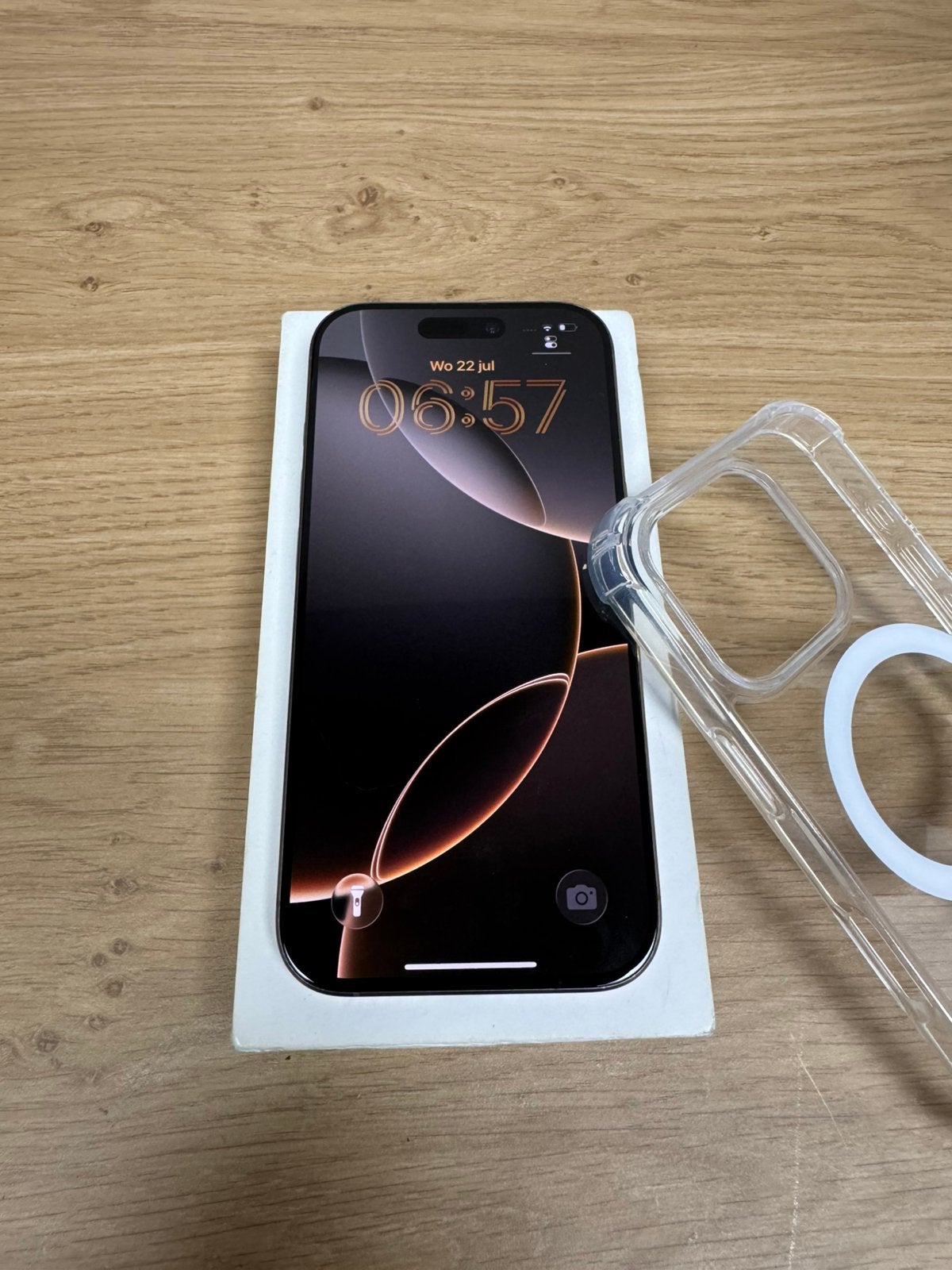Iphone 16 Pro - Desert Gold - Krasvrij, 128 GB, Zo goed als nieuw, Goud, Ophalen