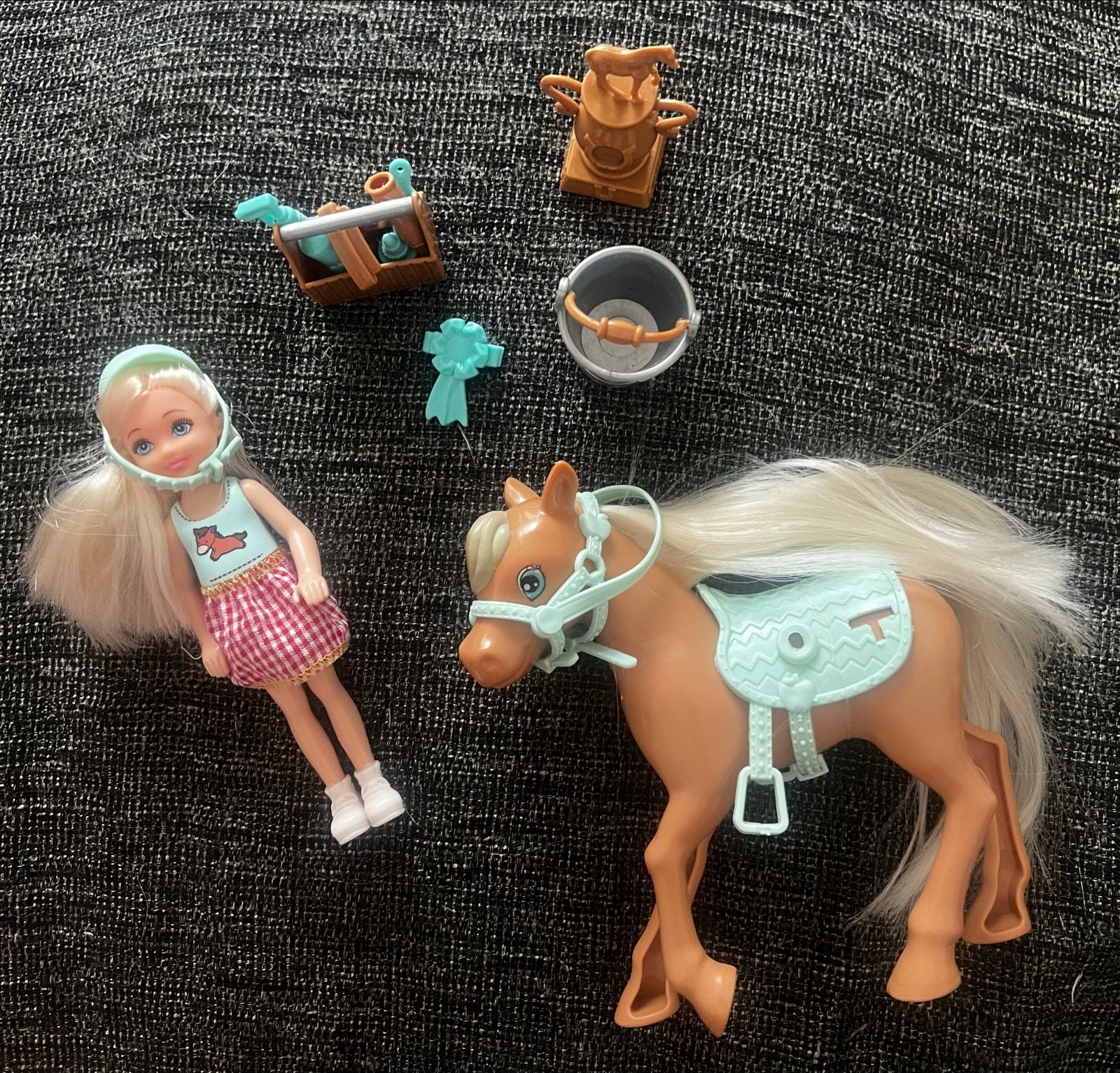 Barbie Chelsea pop met paard en accessoires, Ophalen of Verzenden, Zo goed als nieuw, Barbie