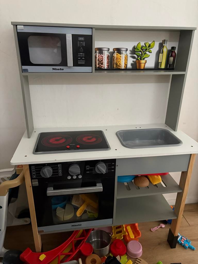 Miele Speelkeuken met accessoires, Ophalen, Gebruikt, Hout, Speelkeuken