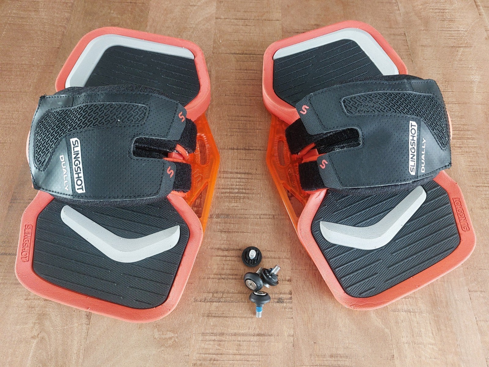 slingshot Dually V8 pads bindingen, Twintip, Ophalen of Verzenden, Zo goed als nieuw, Kiteboard