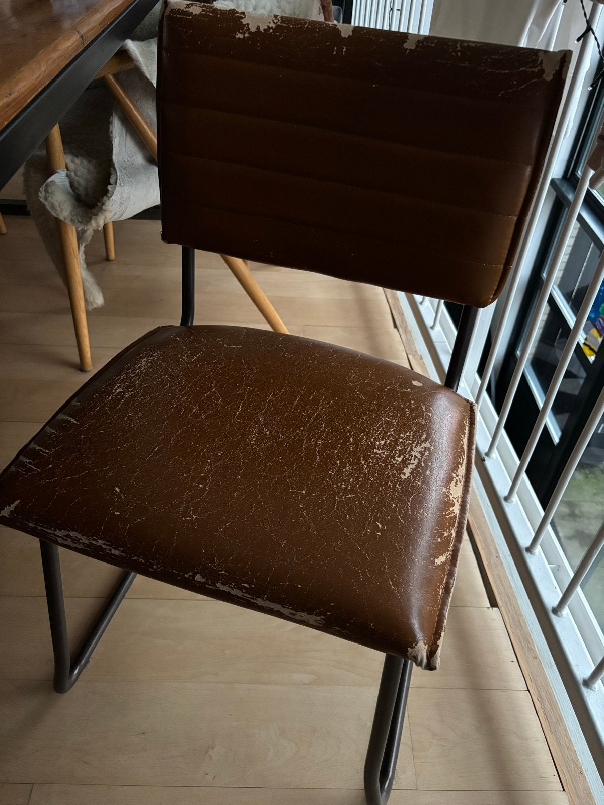 Gratis stoel - Bruin, gebruikt, Huis en Inrichting, Ophalen, Overige materialen, Gebruikt, Bruin