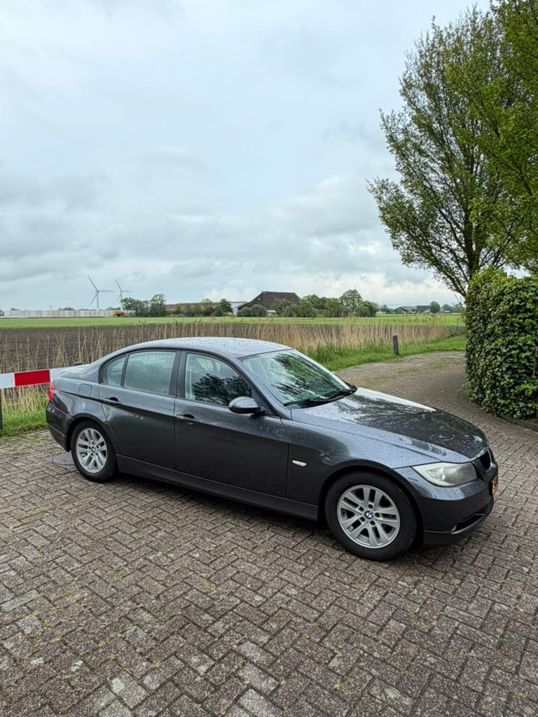 BMW 3-Serie 2.0 I 318 2005 Grijs, Auto's, BMW, Achterwielaandrijving, 4 cilinders, 129 pk, Handgeschakeld