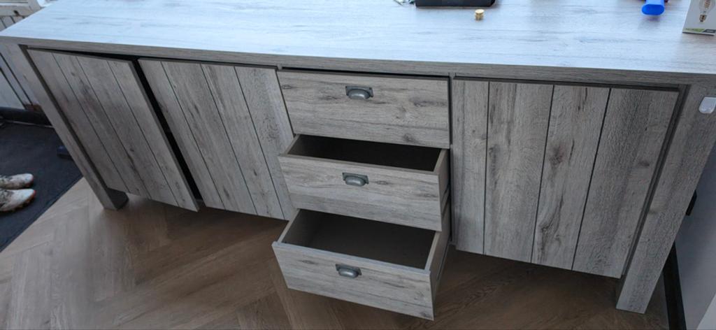 Dressoir met lades en deuren - gratis af te hale, Huis en Inrichting, Kasten | Dressoirs, Ophalen