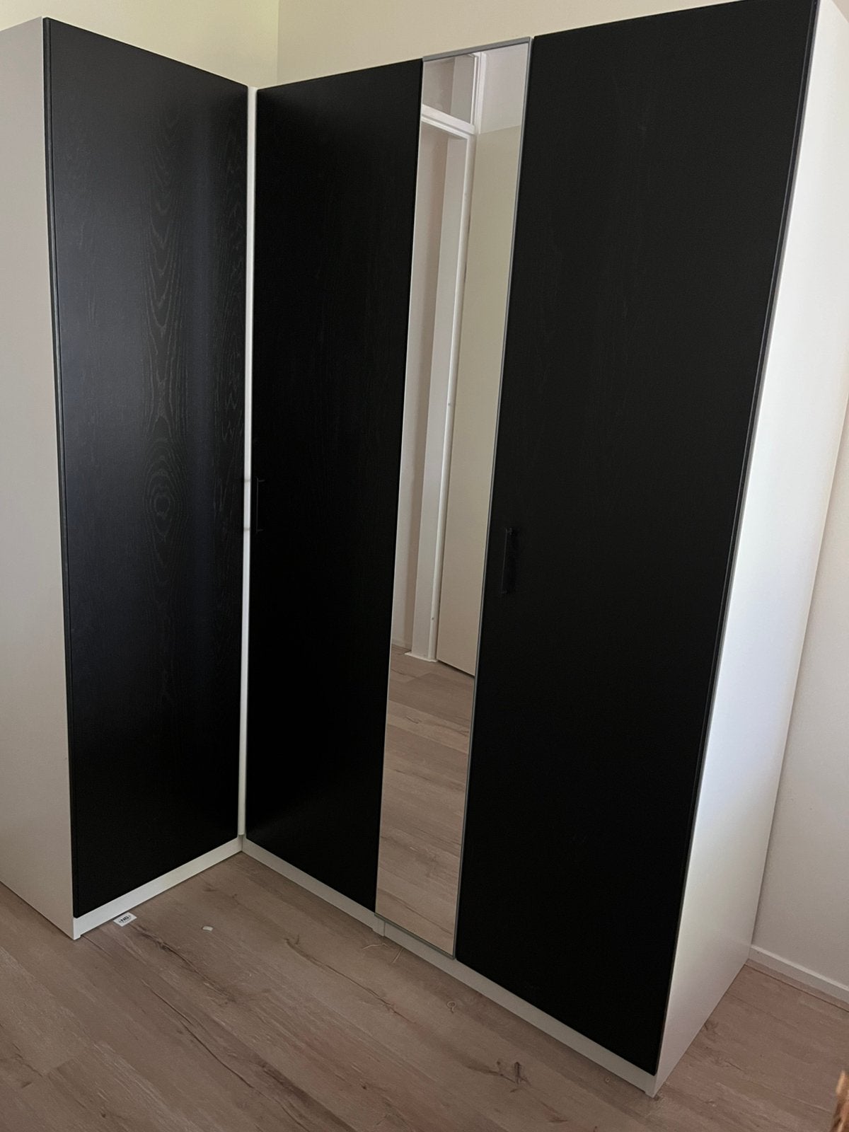 IKEA PAX Hoekkast Zwart/Wit met Spiegel (Al Gemonteerd), Ophalen, Zo goed als nieuw, 50 tot 75 cm, 200 cm of meer