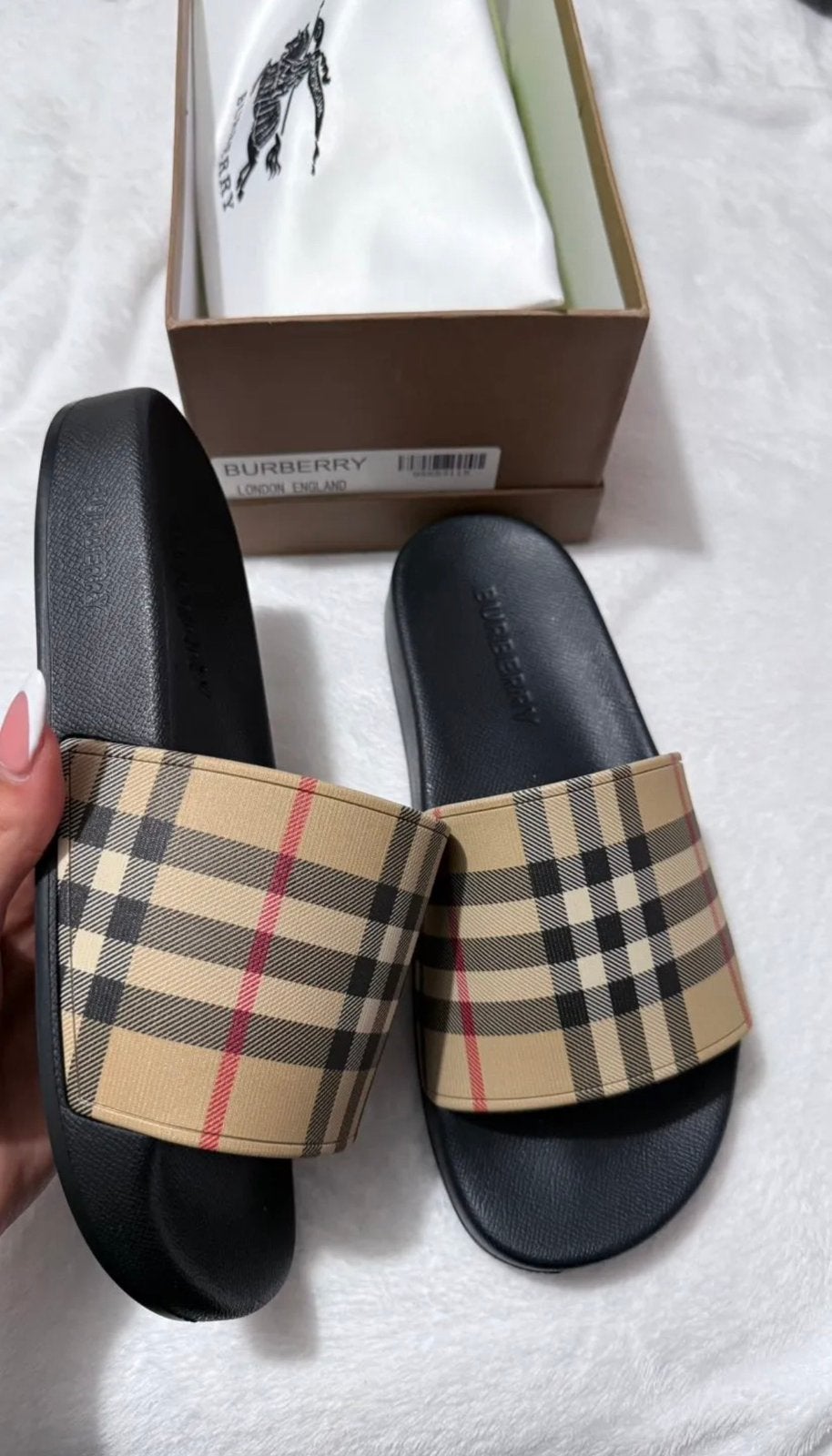 Prachtige nieuwe Burberry slippers, Ophalen, Nieuw, Bruin, Slippers