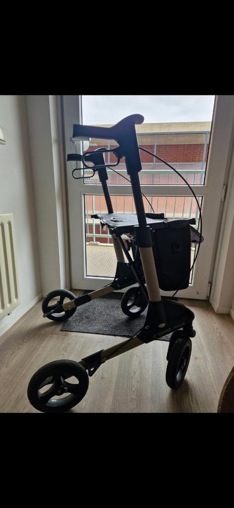 Rollator lichtgewicht, Diversen, Ophalen, Opvouwbaar, Gebruikt