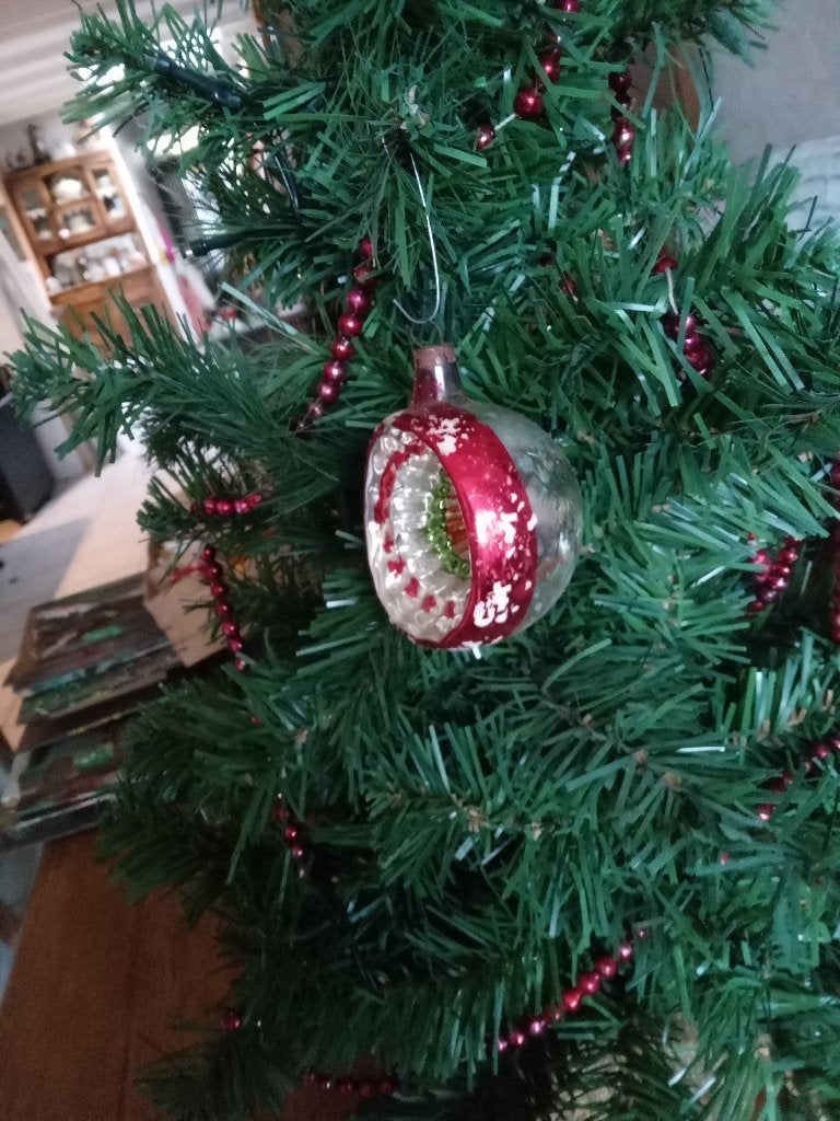 oude glazen kerstbal model deukbal rood zilver, Ophalen of Verzenden, Gebruikt