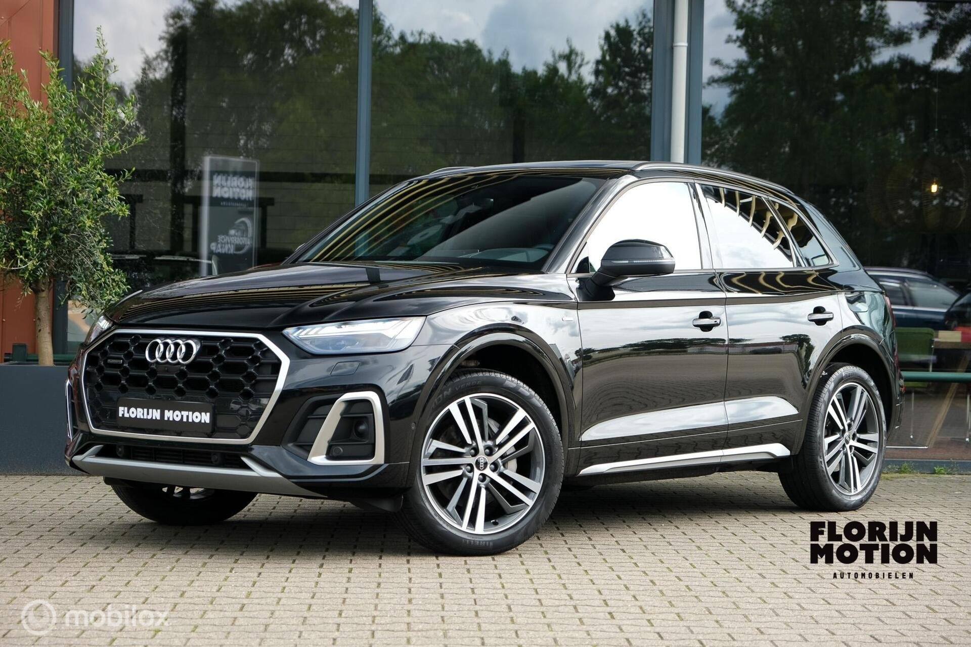 Audi Q5 55 TFSI e S edition | Panoramadak | Massage |Adaptie, Automaat, Gebruikt, 4 cilinders, Leder en Stof