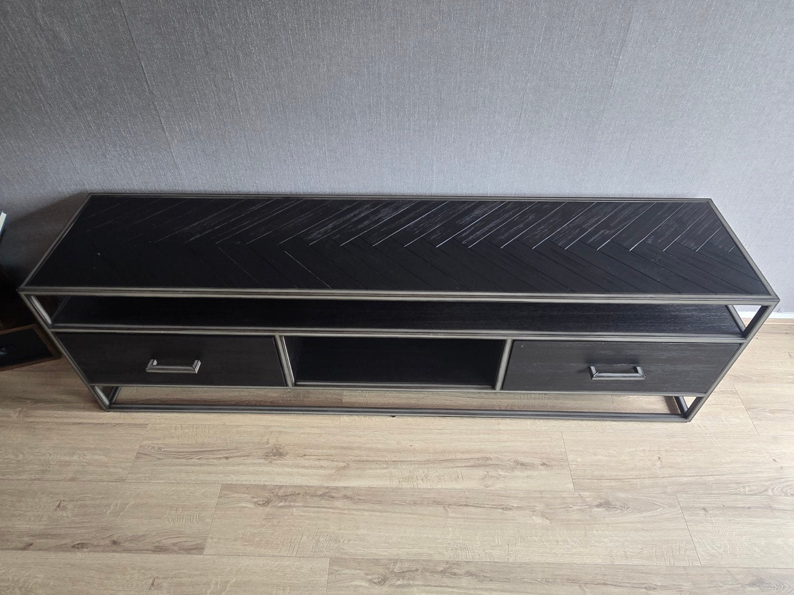 Stijlvol zwart TV-meubel met visgraatmotief, Ophalen, Gebruikt, Modern, Industrieel, 150 tot 200 cm