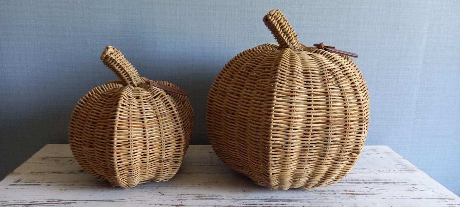 Riviera Maison 2 rieten pompoenen, Ophalen, Mand, Zo goed als nieuw, Handgemaakt