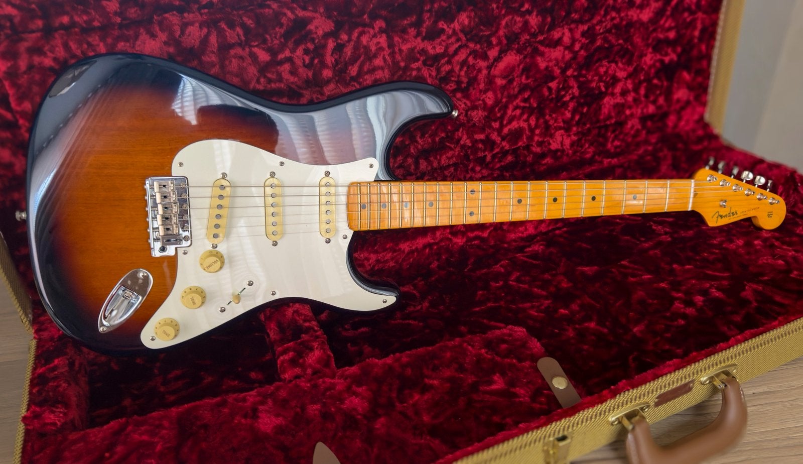 ✅ Fender stories Collection Eric Johnson 1954 Virginia Strat, Muziek en Instrumenten, Ophalen of Verzenden, Zo goed als nieuw