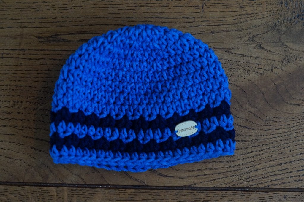 Lief blauw babymutsje - handgemaakt en nieuw, Kinderen en Baby's, Babykleding | Mutsen, Sjaals en Wanten, Jongetje of Meisje, Maat 56