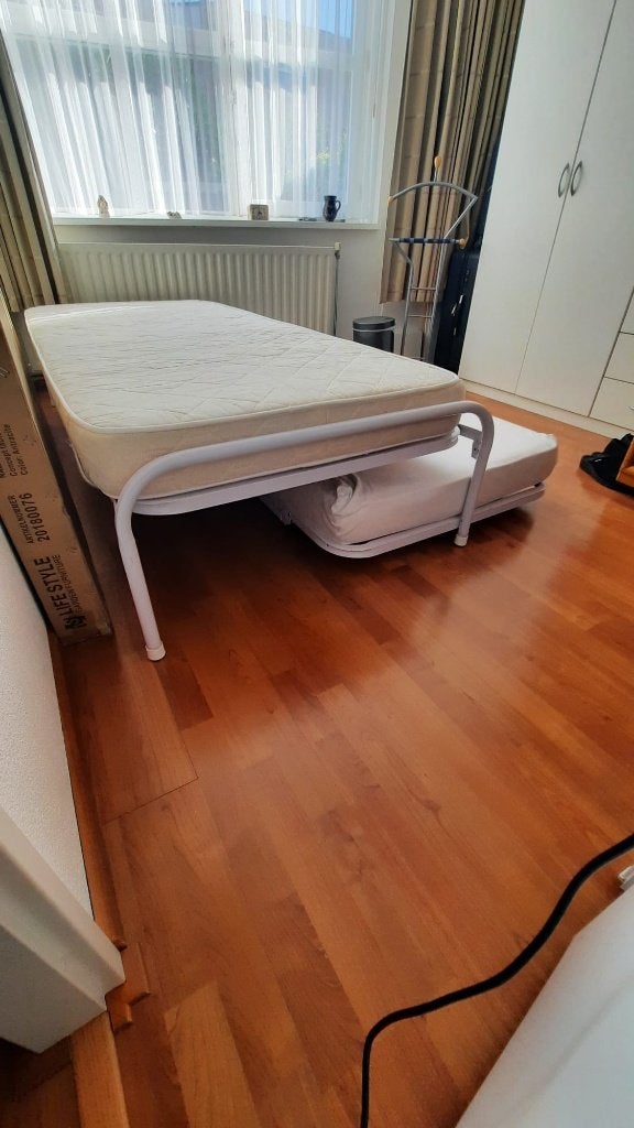Onderschuifbedden met lattenbodems en matrassen, Huis en Inrichting, Ophalen, Gebruikt, 90 cm, Eenpersoons