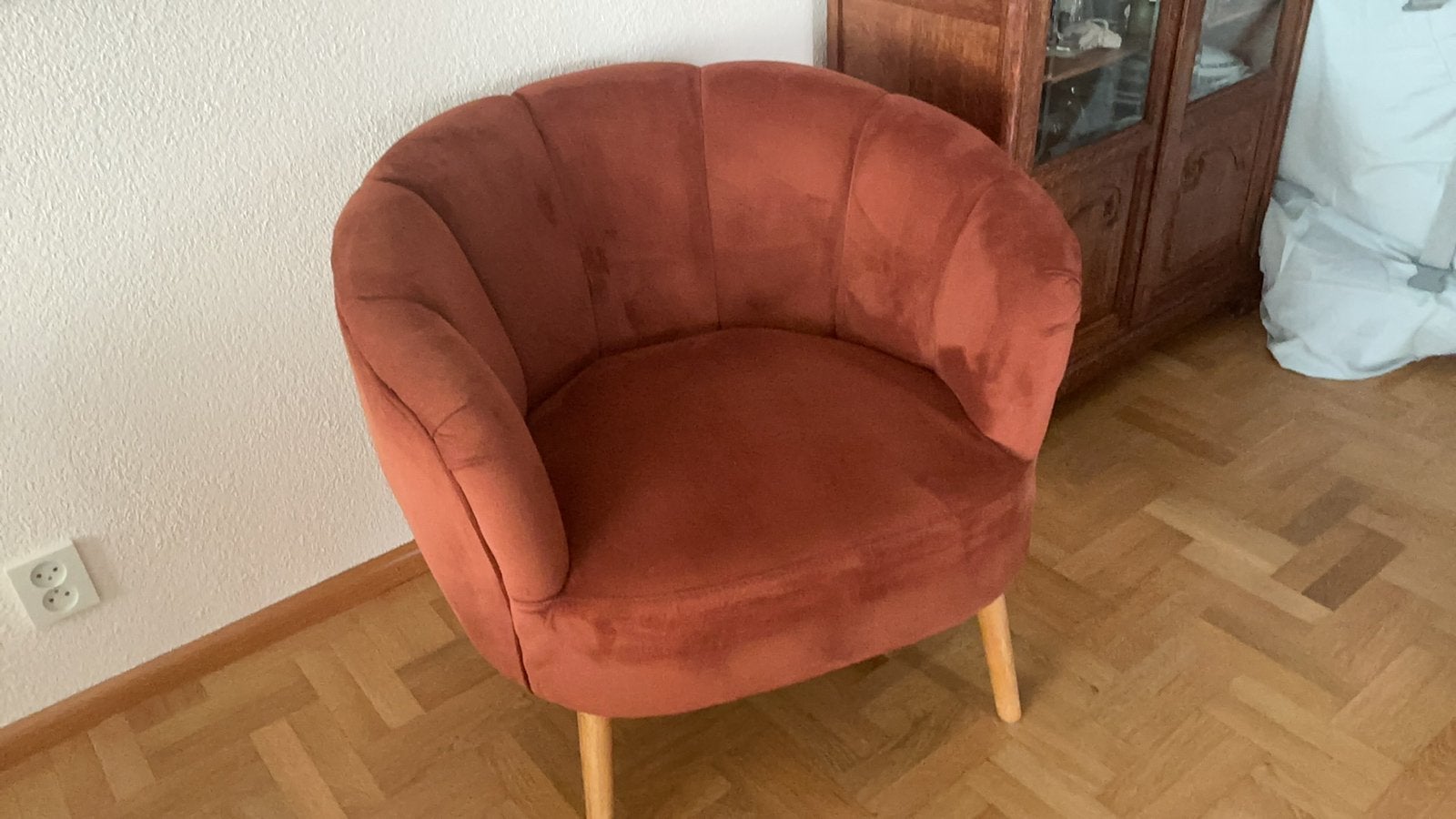 Terra roest bruin velvet fauteuil Roodbruin fluweel stoeltje, Huis en Inrichting, Ophalen, Overige materialen, Gebruikt, 75 tot 100 cm