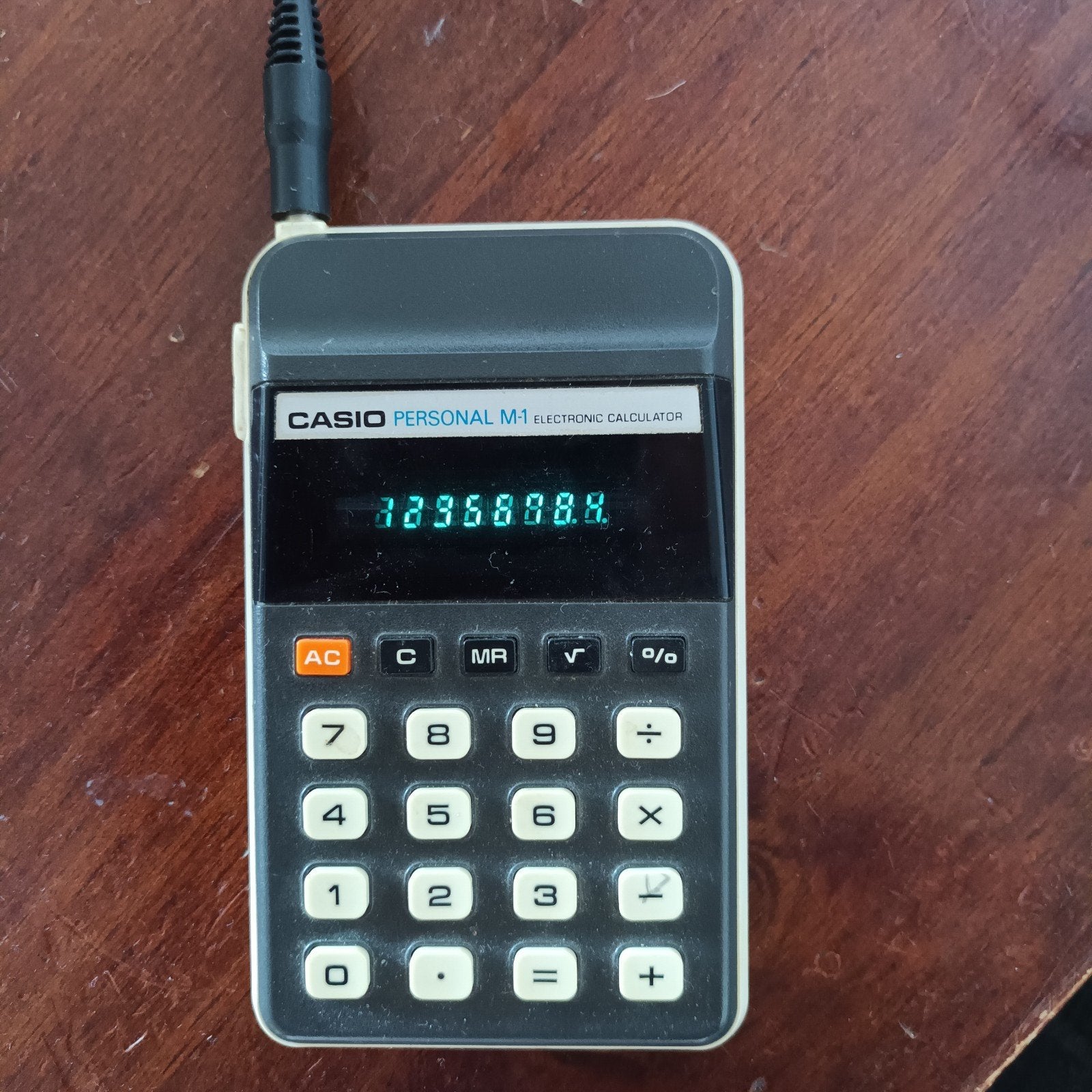 Casio personal m1 calculator met adapter 1980, Ophalen of Verzenden, Gebruikt