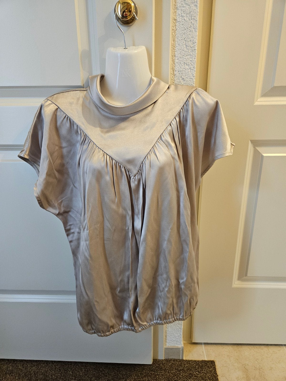 Mexx gouden blouse mt 40 € 10, Kleding | Dames, Ophalen of Verzenden, Zo goed als nieuw, Overige kleuren