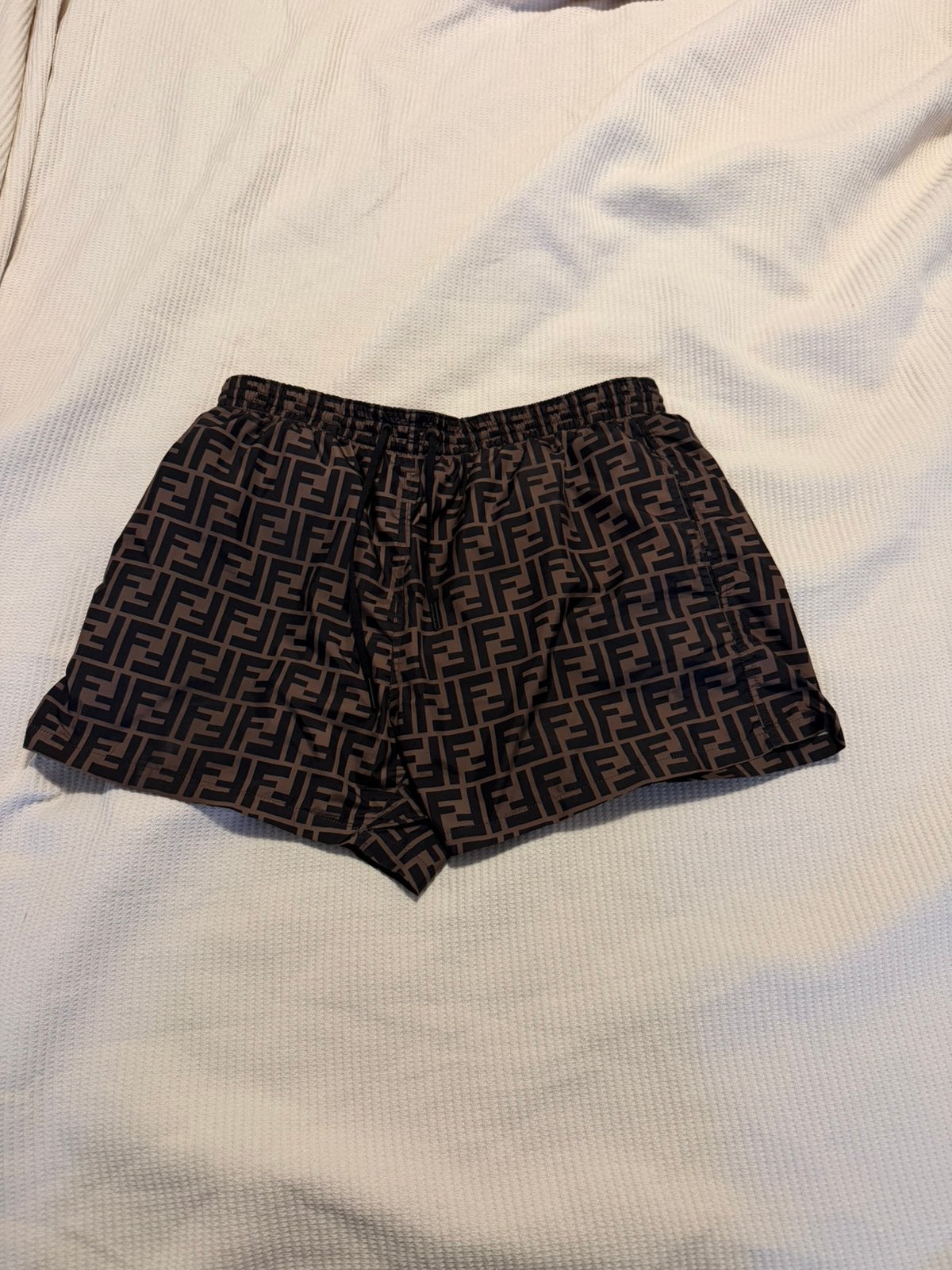 Fendi, Ophalen, Zwart