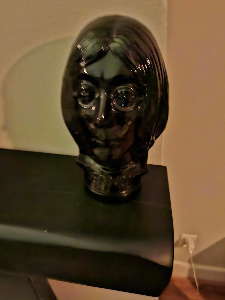John Lennon zwart glazen hoofd zeldzaam, Ophalen