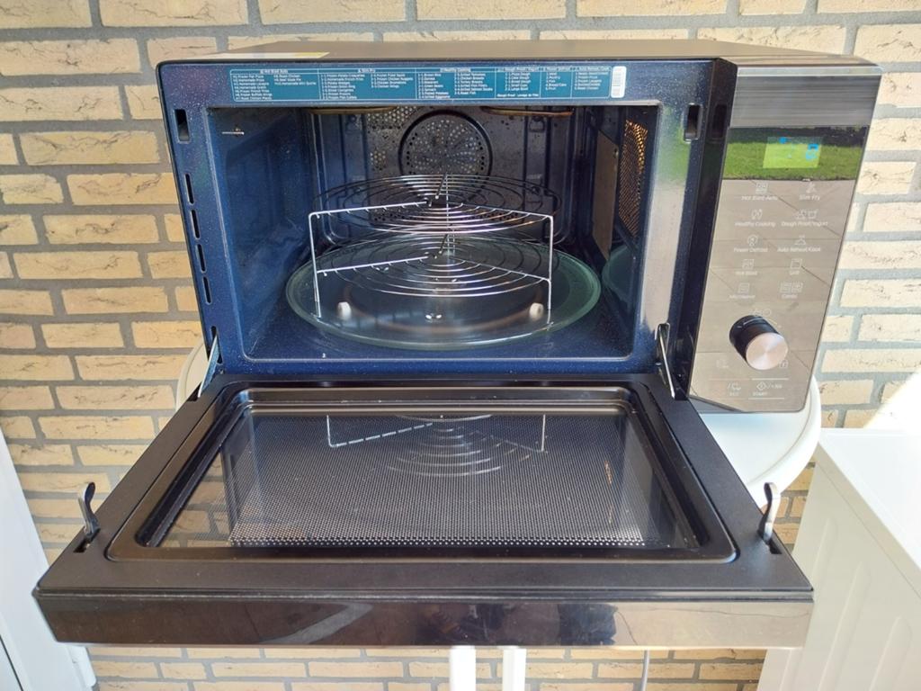 32 liter combimagnetron van samsung, Witgoed en Apparatuur, Magnetrons, Ophalen, Combimagnetron, Hete lucht, Zo goed als nieuw