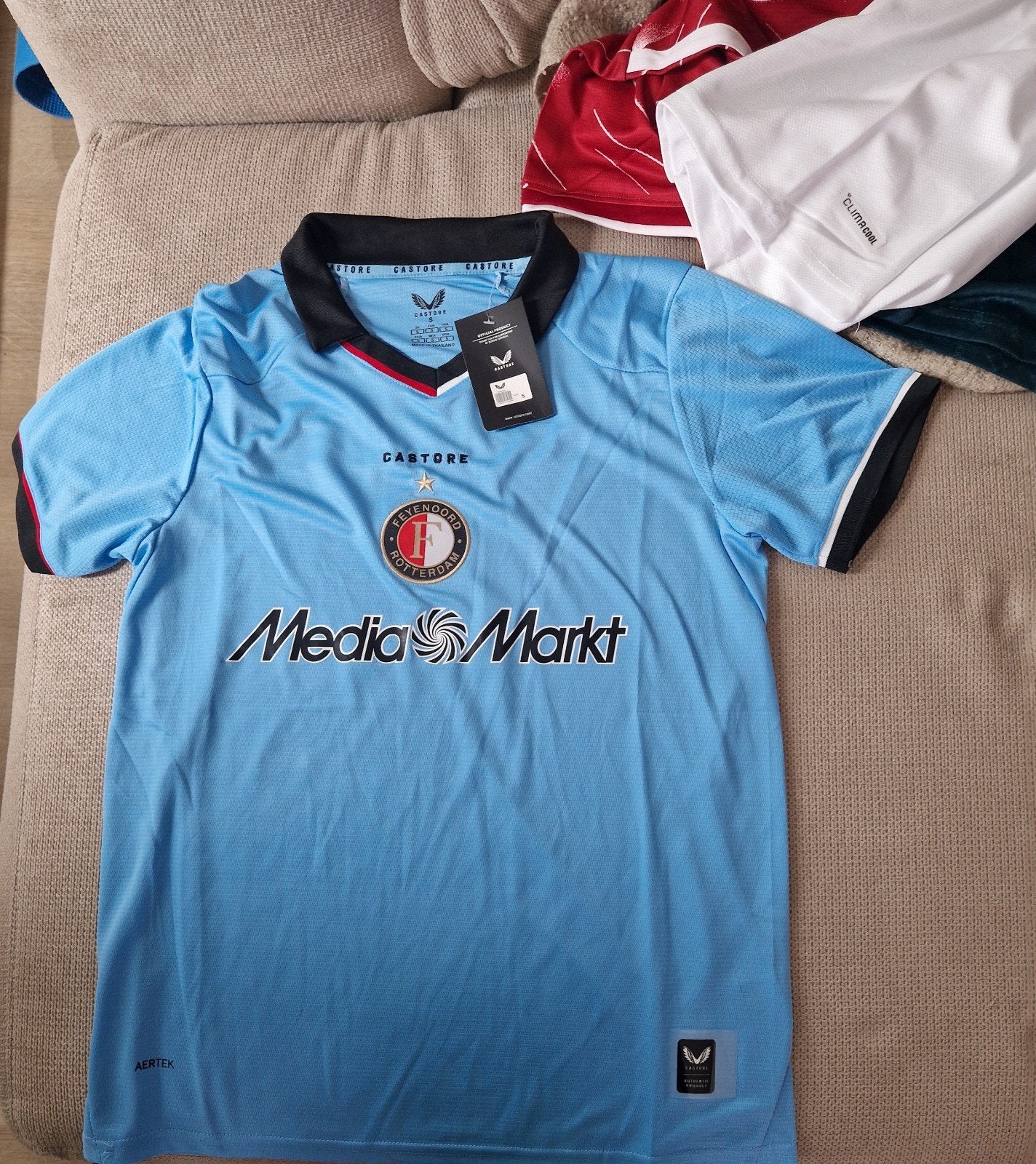 Voetbalshirts: Bayern München, Feyenoord, Liverpoo, Maat S, Ophalen of Verzenden, Nieuw, Shirt