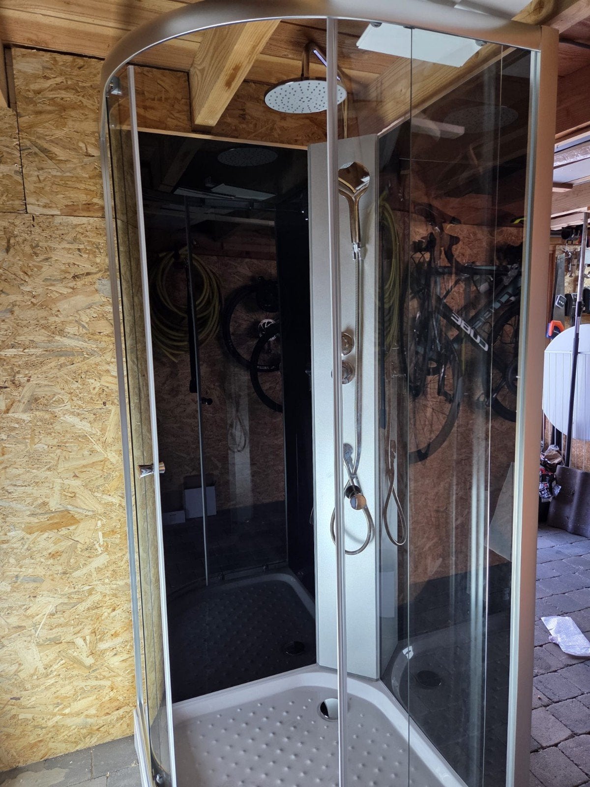 nooddouche met 80 liter boiler, Ophalen, Zo goed als nieuw, Met douche