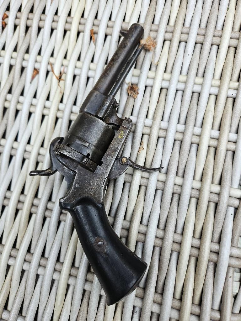 Antieke vrijgestelde zwartkruit penvuur revolver, Verzamelen, Ophalen of Verzenden, Landmacht, Nederland