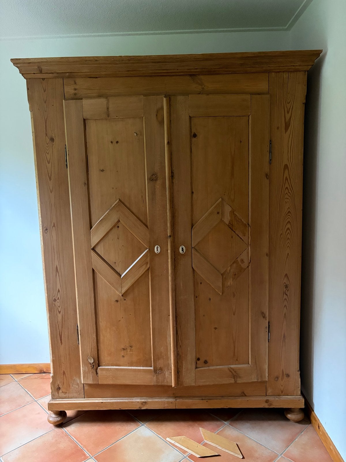 Massief houten kast met legplanken, Antiek en Kunst, Ophalen